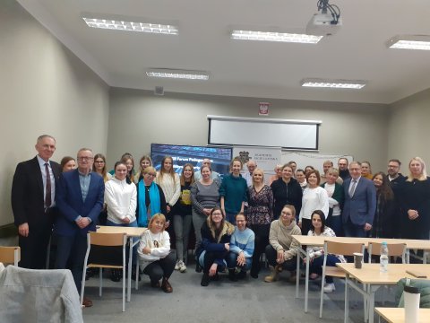 Zdjęcie grupowe uczestników forum